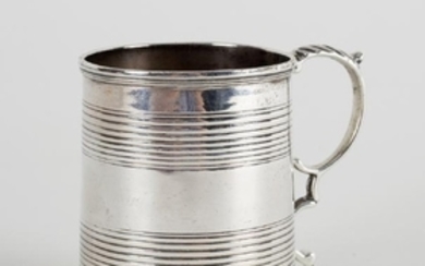 A George IV silver mug, London 1826, the slightly