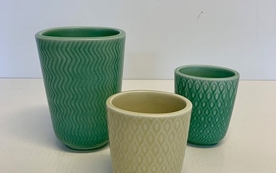 Nils Thorsson: “Marselis”. Faiance vase decorated with green zigzag pattern and two smaller faiance vases decorated with scale pattern in different colours. (3)