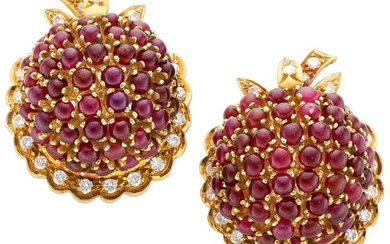 55345: Ruby, Diamond, Gold Earrings Stones: Ruby cabo
