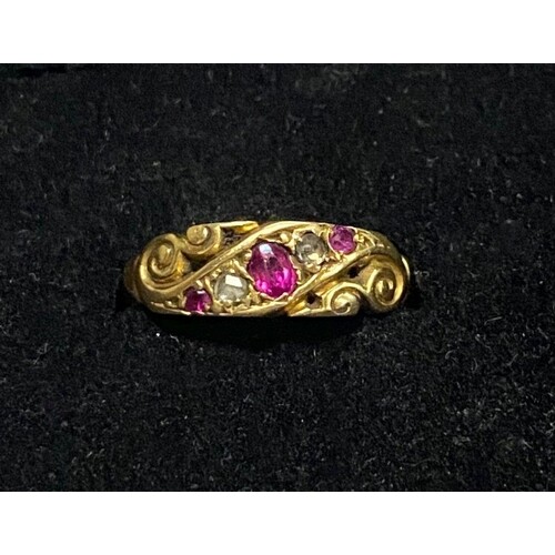 A BEAUTIFUL 18CT YELLOW GOLD FIVE STONE TWIST RING, centred ...