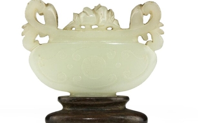 A CHINESE JADE SCULPTURE. EARLY 20TH CENTURY.
