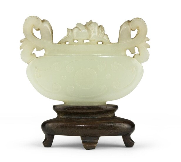 A CHINESE JADE SCULPTURE. EARLY 20TH CENTURY.