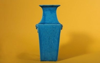 A CHINESE SQUARE-SECTION TURQUOISE-GLAZED VASE. Qing Dynasty, Kangxi period. With a tapered body applied and lion mask handles below the waisted neck, all coated with an even turquoise glaze, 29cm H. 清康熙 松石綠地四方雙獅耳瓶