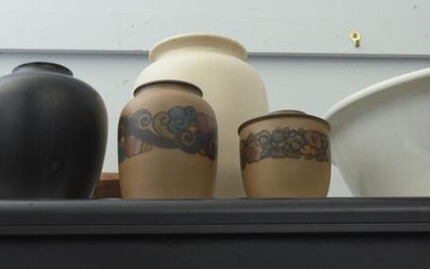 A COLLECTION OF CERAMICS INCLUDING WASH BASIN AND THREE VASES