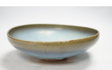 A Chinese Jun ware bowl, Song-Yuan dynasty, 23cm