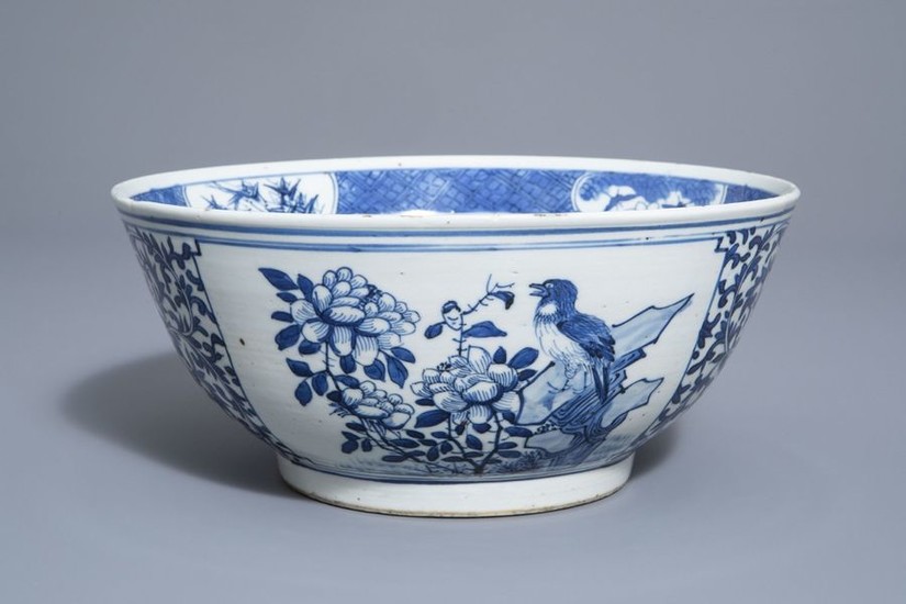 A Chinese blue and white bowl with birds...