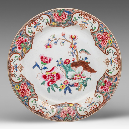 A Chinese famille rose 'Flower Garden' export porcelain charger, Yongzheng period, ø 39 cm