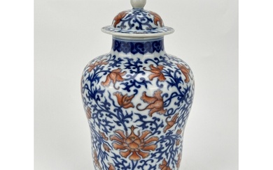 A Chinese lided Famille Rose vase, 17TH/18TH Century Pr. Si...