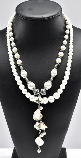 A FAUX PEARL AND SHELL NECKLACE, TOGETHER WITH A FAUX PEARL NECKLACE