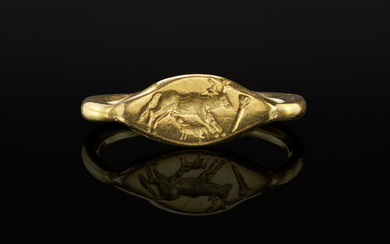 A GREEK GOLD FINGER RING WITH A COW SUCKLING A CALF LATE ARCHAIC TO EARLY CLASSICAL PERIOD, CIRCA EARLY 5TH CENTURY B.C.