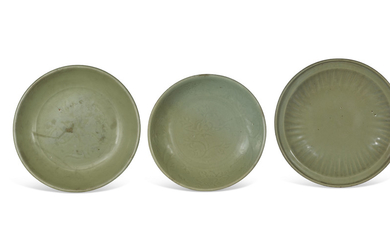 A GROUP OF THREE LONGQUAN CELADON DISHES, MING DYNASTY (1368-1644)