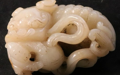 A HETIAN JADE WITH AGATE COVER SNUFF BOTTLE