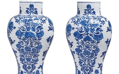 A PAIR OF CHINESE BLUE AND WHITE BALUSTER VASES, QING DYNASTY, KANGXI PERIOD