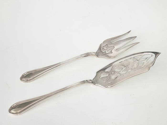 A PAIR OF SERVING PIECES O CUTLERY 31cm - .833 silver - Europe - Mid 20th century