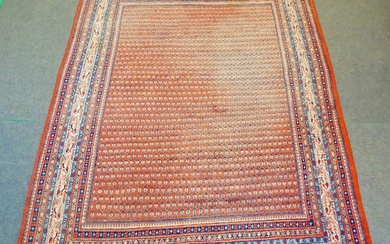 A PERSIAN CARPET, Sarouk Mir, dimensions ca 295 x 196 cm.