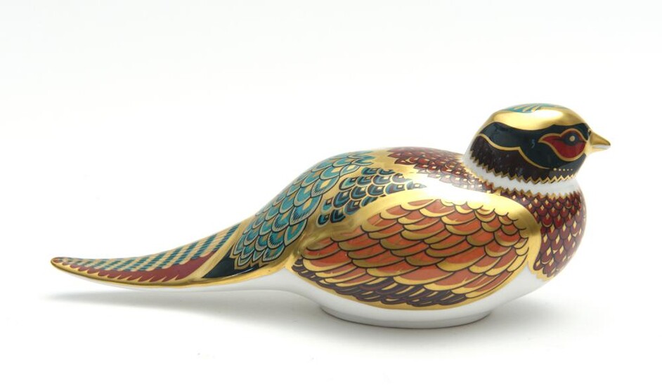 A ROYAL CROWN DERBY WOODLAND PHEASANT PAPERWEIGHT, BOXED, 18 CM WIDE