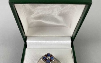 A SILVER AND ENAMEL RING BY NORMAN GRANT