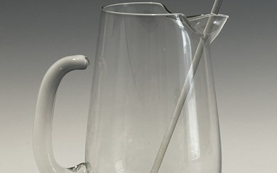 A VINTAGE STERLING SILVER FOOTED ROGERS MARTINI GLASS PITCHER WITH A STIRRER