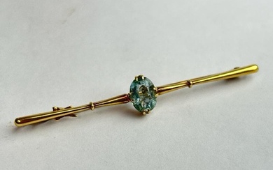 A boxed 15ct gold bar brooch set with a single aquamarine, 6...