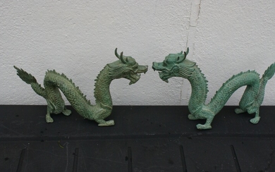 A pair of green patinated bronze figures in the form of Chinese dragons. 20/21st century Total weight 1800 g. H. 15 cm. L. 30 cm. (2)