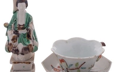 A small mixed lot of Chinese porcelain comprising an octagon...