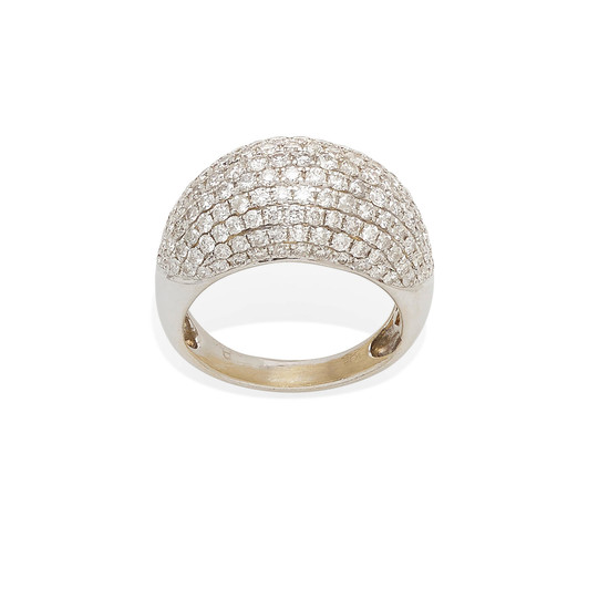 A white gold and diamond bombe ring