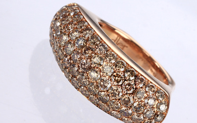 Adler. Modern cocktail diamond ring of rose-colored 18 kt. gold, a total of approx. 3.00 ct. London 2010