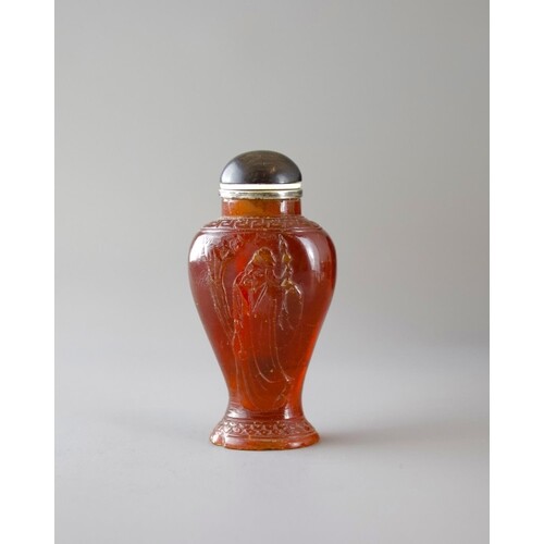 An Amber Snuffbottle, 19th centuryH: 8cm overall An Amber S...