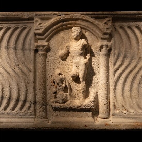 Ancient Roman Marble THE BLITHFIELD SARCOPHAGUS, proconesian marble sarcophagus, 223 cm, 950 kg, historic collection. - 69×70×223 cm
