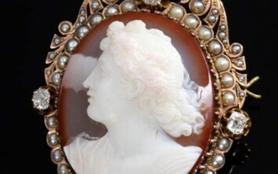 Antique agate camée "woman's head" in RG 585 setting with old cut diamonds (add. approx. 0.40ct/P2/TCR-CR) and river beads (2xmissing), to wear as pendant and pin, 23,5g, 6,3x3,4cm