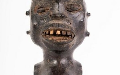 Arte africana Leather headdress, EkoiNigeria.