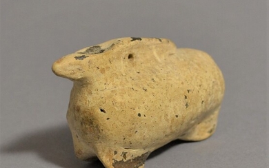 Aryballos en forme de lièvre Corinthien, 5ème siècle avant J.C. Terre cuite, L = 7...