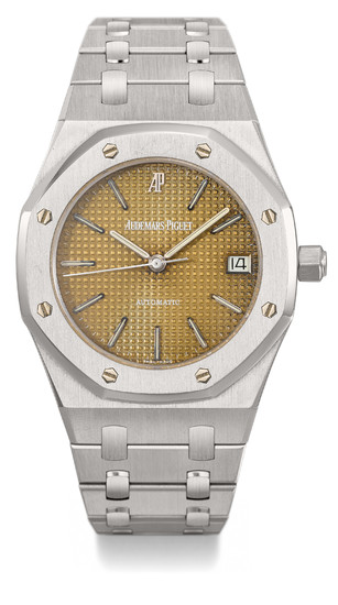 Audemars Piguet. A very fine and rare stainless steel automatic wristwatch with date, sweep centre seconds, bracelet, tropical dial and Certificate of Origin, SIGNED AUDEMARS PIGUET, AUTOMATIC, ROYAL OAK, NO. 667, REF. 14790.OO.0789ST.01, MOVEMENT NO....