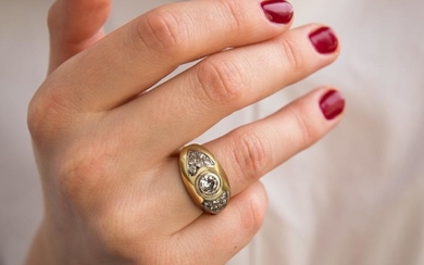 BAGUE JONC DIAMANT A diamond and gold ring.