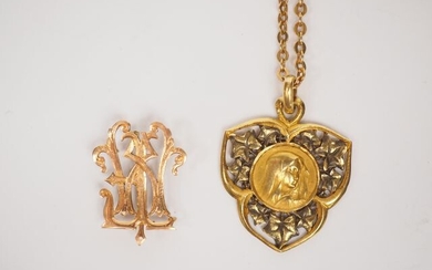Baptismal medal in yellow gold, with openwork decoration of vine...