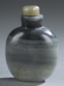 Black and white jade snuff bottle.
