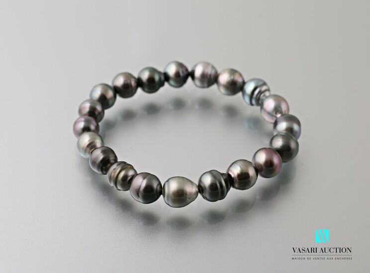 Bracelet sur cordon élastique de perles de... - Lot 245 - Vasari Auction