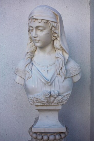 Bust, Sculpture, a lady with a cross on the chest - handmade - 67 cm (1) - White statuary marble from Carrara - contemporary