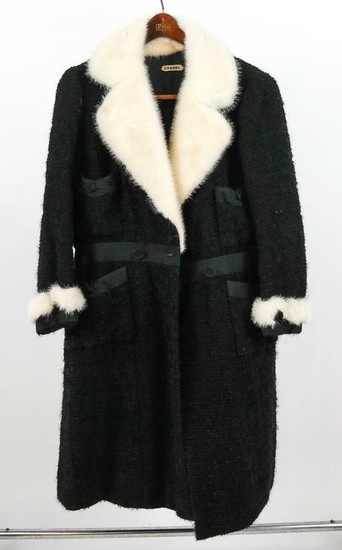 CHANEL Vintage 1960s Boucle & Fur Coat