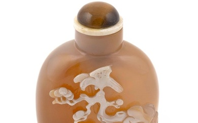CHINESE CARVED AGATE SNUFF BOTTLE Late 19th Century Height 2.25". Tiger eye stopper.