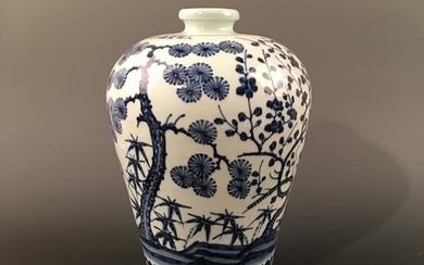 Chinese Blue-White Porcelain Meiping Vase, Xuande Mark