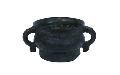 Chinese Bronze Ritual Food Vessel (Gui) Western Zhou Dynasty (1045-771 BCE) Height: 4-1/4 in (10.8 cm); Length of handles: 9-1/2 in (24.1 cm)