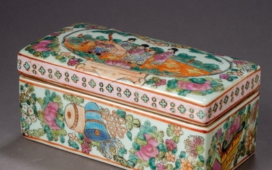 Chinese Export Porcelain Lidded Box.