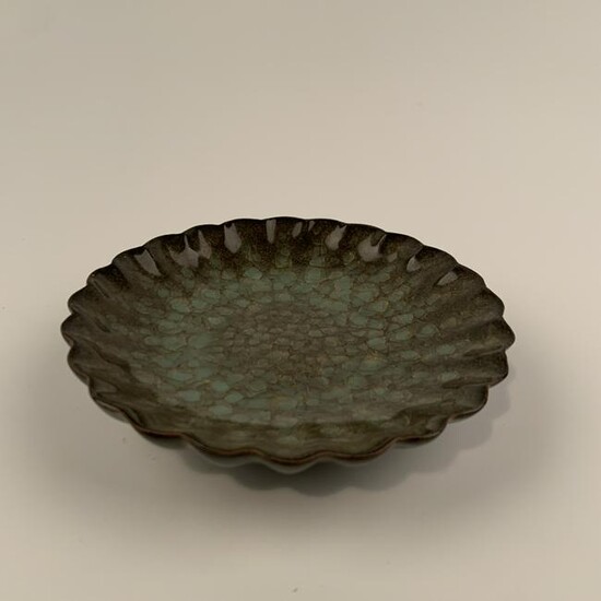 Chinese Guan Type Flower Plate