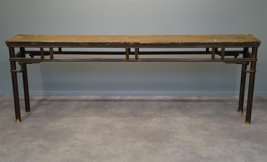 (-), Chinese gelakte houten sidetable, 19e eeuw, hoogte:...