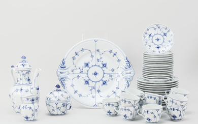 Coffee set, 28 pieces, “Musselmalet” porcelain, Royal Copenhagen.
