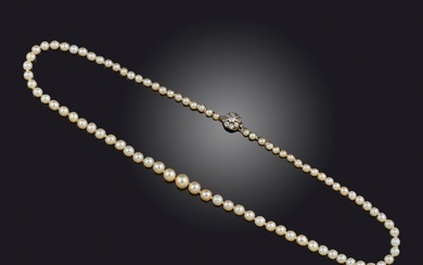Collier de perles naturelles et de diamants, composé d'un seul rang de perles naturelles mesurant...