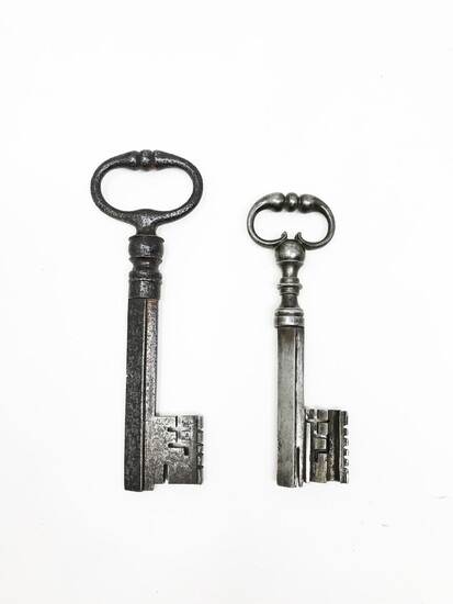 Deux clés. 16, 9 - 14, 35 cm - Lot 45 - Art Richelieu