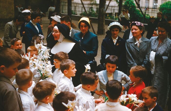 Didier Bizet - Communion à l’école Saint-Bruno avec la soeur Marie Germain 1956