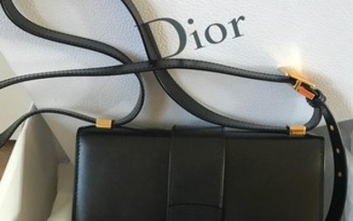 Dior- Montaigne 30 Shoulder bag